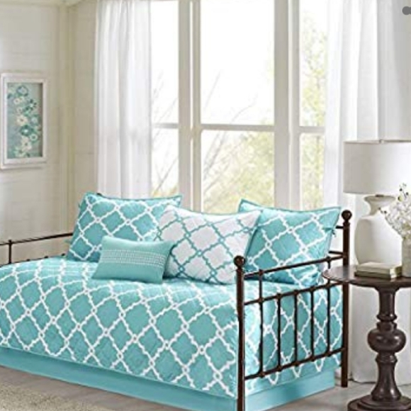 Madison Park - Aqua blue reversible daybed quilt - Picture 3 of 3